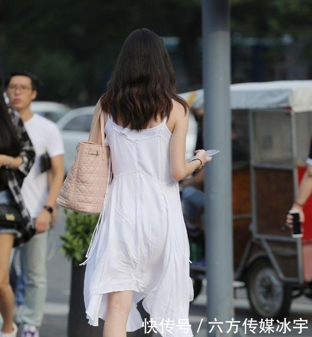 白色|白裙飘飘美女驾到,浪漫的白色吊带裙穿出女性温柔气质!