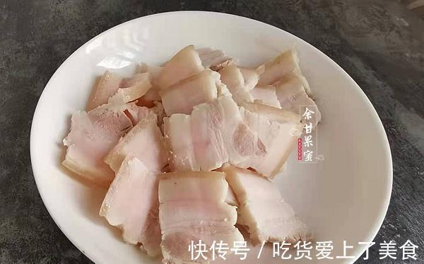 五花肉|给家人贴秋膘,用这两种蔬菜炒回锅肉,食材丰富鲜美下饭