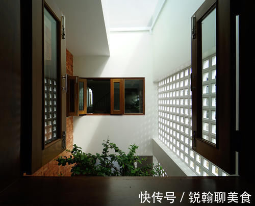 主卧|她住128㎡的联排别墅,家里3处天井,满眼绿色,像个植物园