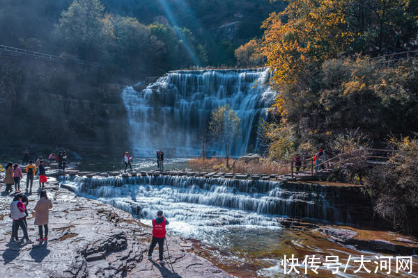 层林|河南：太行山层林尽染 游人乐享秋趣