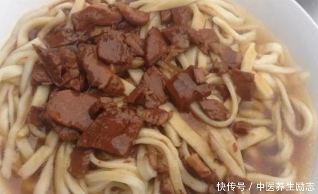 滕州最好吃的大肉手擀面,天天开门排长队,一天卖出500多碗