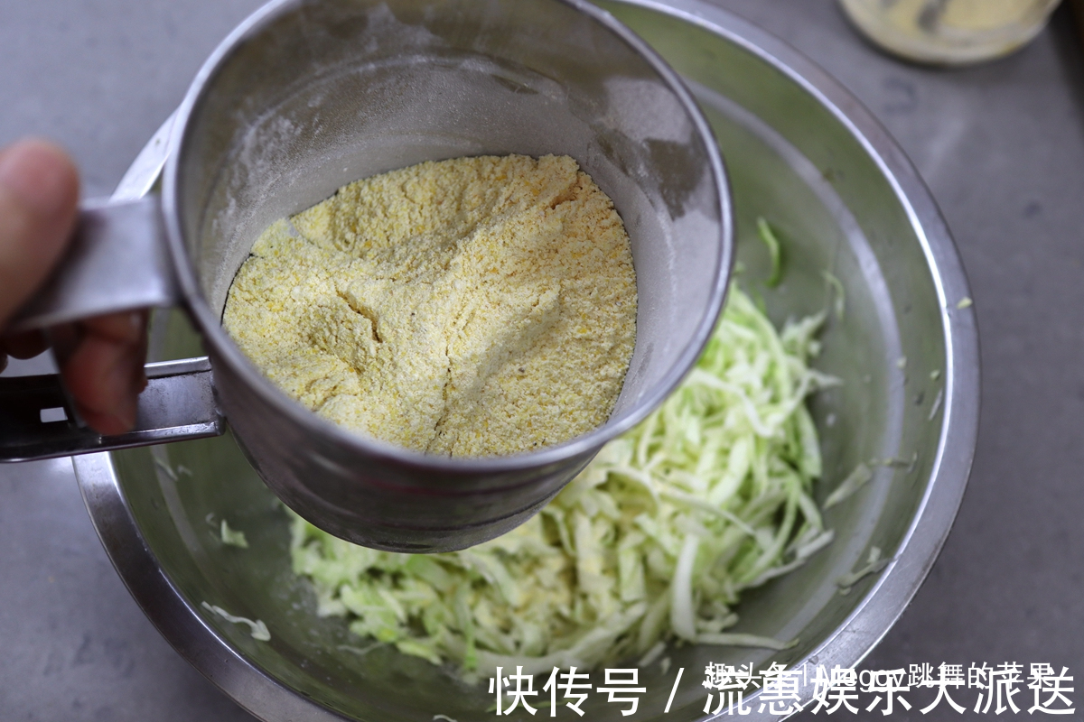 玉米面|这菜2元一斤,维生素C是苹果的4倍,上锅蒸一蒸,比肉受欢迎