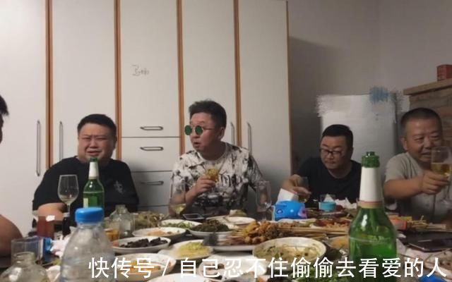 |于谦喝酒烫头不是段子？见岳父醉倒睡楼道，带酒上台险逼疯郭德纲