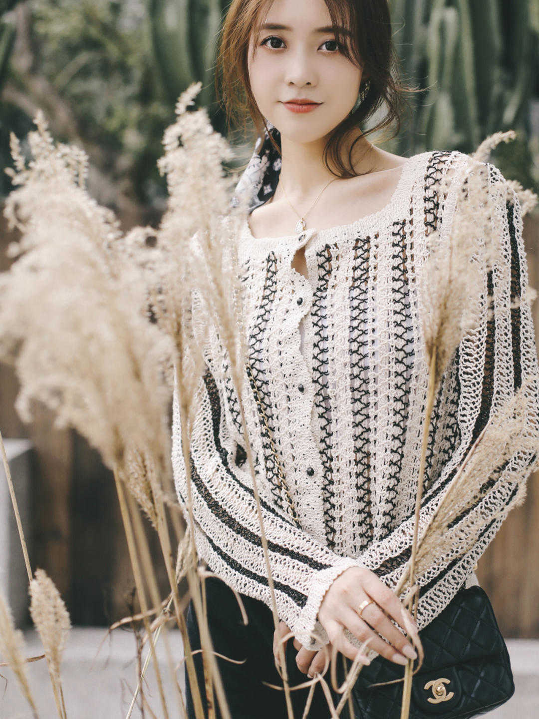 裤子|真正优雅的女生，秋天这样穿搭，针织衫原来还能这样搭配，很高级