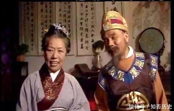 岳母出一上联:下大雨,空中雳,鸡蛋豆腐留女婿 女婿听后很羞愧