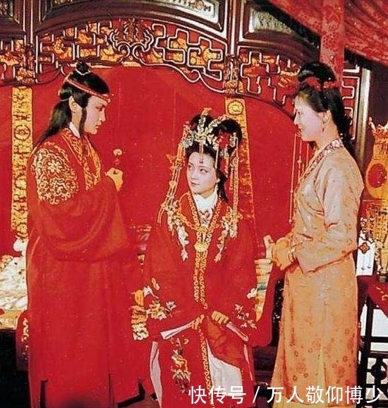 袭人#《红楼梦》:宝玉和宝钗婚后,袭人为什么会被撵出贾府