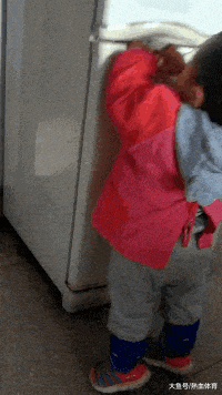 |搞笑GIF: 恐怕你要换一条裤子了 姑娘想都没想直接就坐了上去