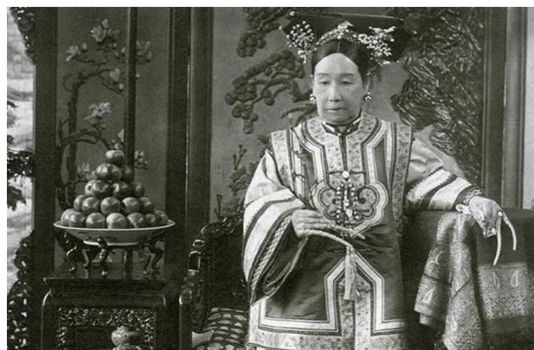 此人|此人是慈禧最欣赏的翻译官, 曾和慈禧共过浴, 后来出书却痛斥 这样清朝怎能不亡