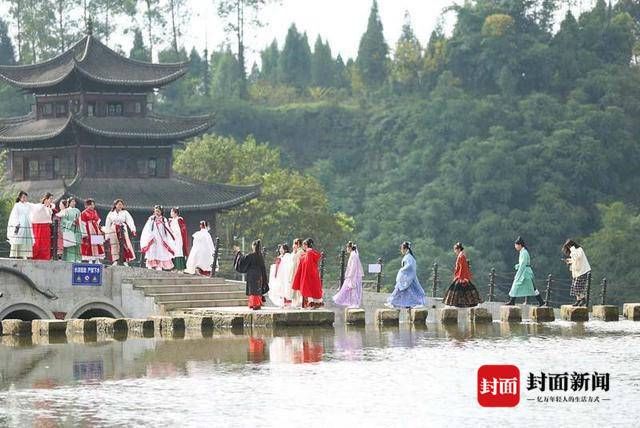 四川广安市国学学会：汉服同袍为大美广安锦上添花