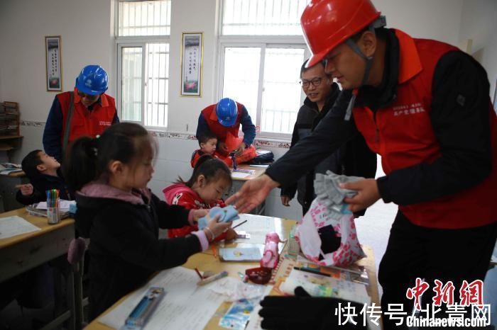 学生|安徽岳西：大别山“袖珍小学”的“明灯”