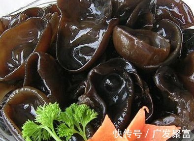 气色|黑木耳和此物一起炒,子宫干净了,气色好了,大肚子也平了!