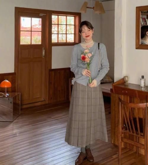 早春就要穿出甜甜的感觉，韩国小姐姐碎花裙配衬衣，温柔又很减龄