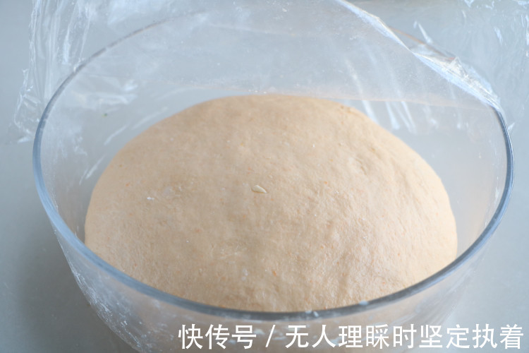 酥脆|冬天给女儿做了这早餐,松软酥脆,上桌就吃3个,隔三差五做一锅