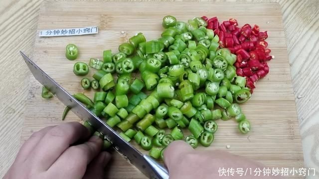 腌辣椒的季节到了,教你腌辣椒方法,做法简单,存放一年都不坏