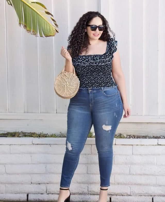 会穿的女人能有多美180斤的时尚博主,撞衫梅根竟然还赢了