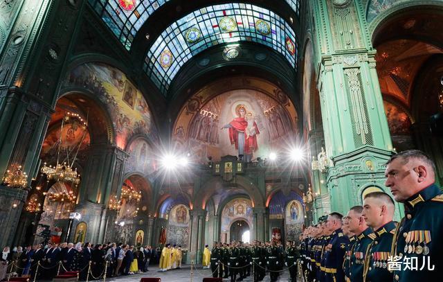 大炮专属上帝俄“武装力量总教堂”炮、兵和天使占满壁画