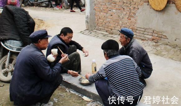 长寿|50岁是个“坎”!不管男女,若有这4个反应,证明你会健康长寿!