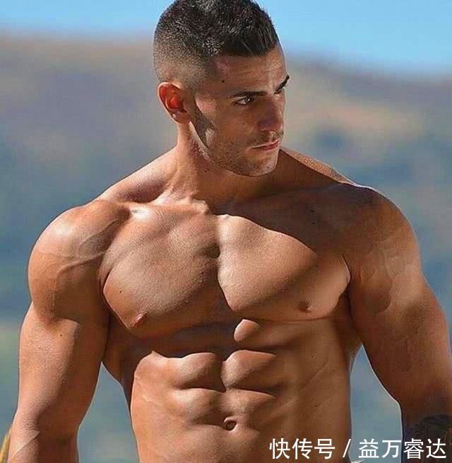 肌肉|都说胸肌上部最难练,从这3个方面,帮你打造饱满的胸型