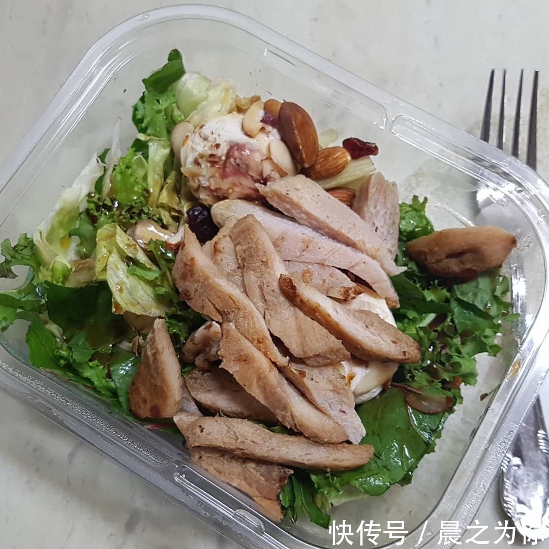 健身房|爱撸铁的姑娘健身4年，大腿变粗身材更有型，越来越有魅力了