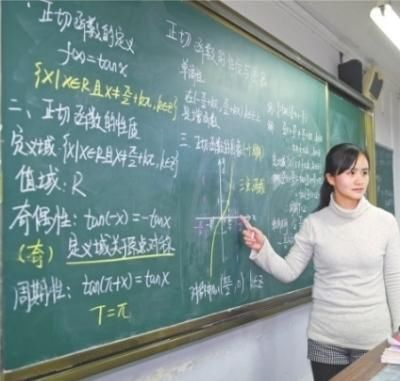 去大学当老师好还是在高中当老师好？符合条件，我建议选择大学！