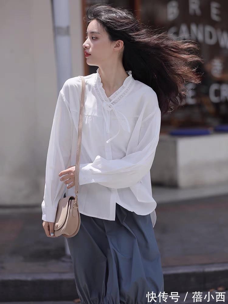 马甲|初秋快速提升衣品的3款“白衬衫”,减龄又显气质,都帮你挑好了