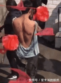 |搞笑GIF:我不想跳舞,非要天天拉着我来,真没意思