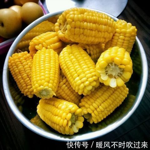 水煮玉米，不要直接加水煮，记住这1招，玉米更加鲜嫩美味