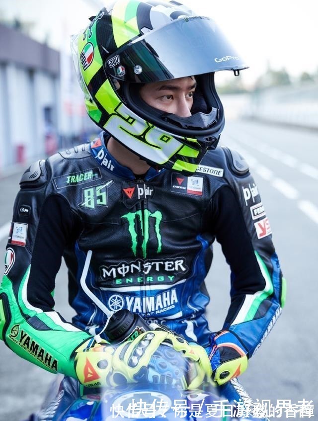 摩托車|從小組第一到摔倒出局,王一博發(fā)飆離場,工作室報(bào)平安!