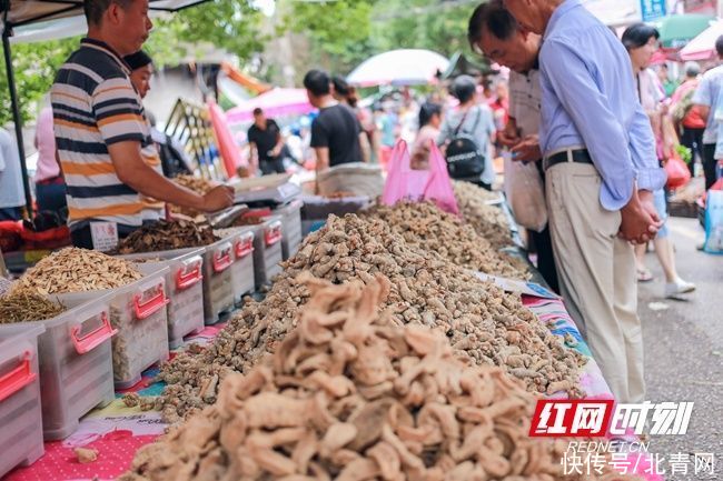 集市|蓝山：端午集市人气旺