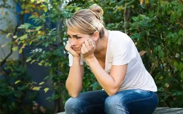 乳腺癌|女生糟蹋乳房的举动，烟酒不算啥，看完榜首，多数人表示很难控制