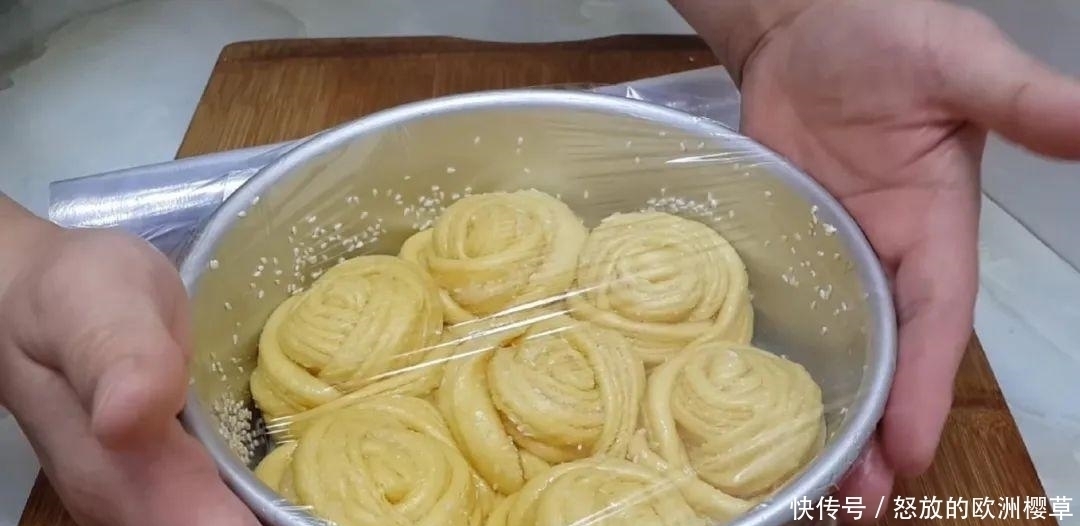 好吃|面包这样做才好吃,加4个鸡蛋,比蛋糕简单好吃,没烤箱也能成功