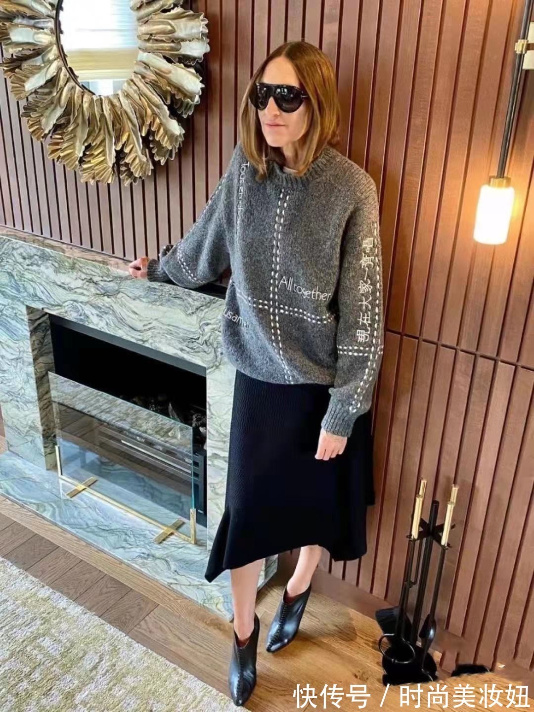 工装裤|50岁女人尽量少穿“牛仔裤”,学她不扮嫩、不花哨,气质满分