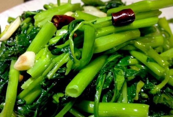 焯水|空心菜怎么炒才不发黑记住不要洗了就炒，多做一步，翠绿不出水