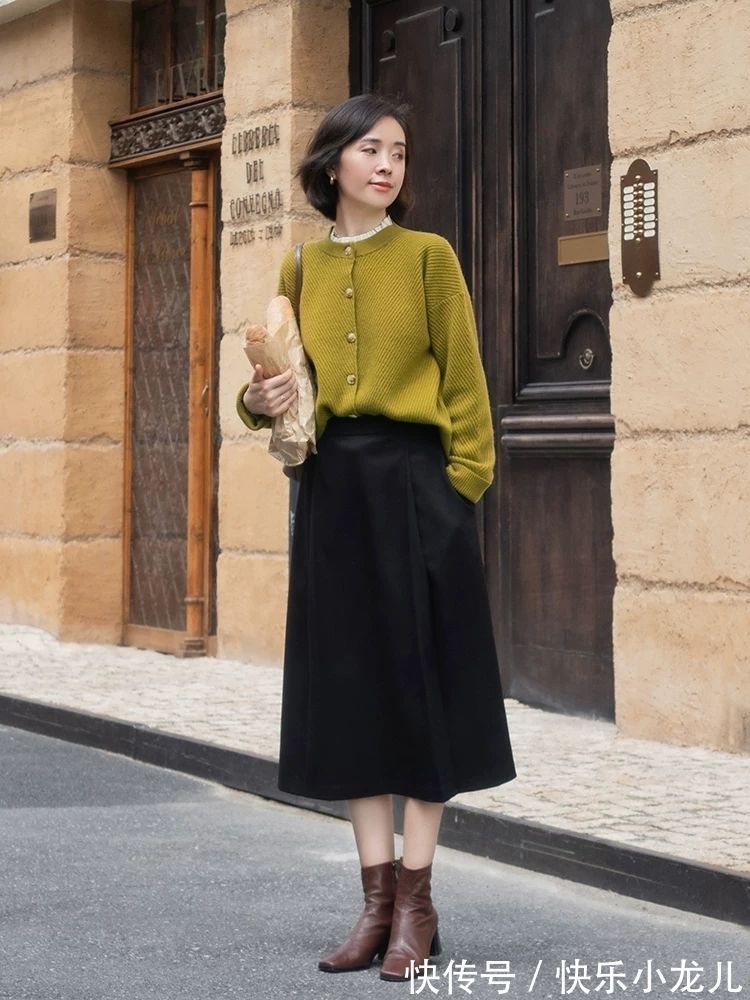 半身裙 今年流行针织衫搭配半身裙,日常简约又保暖,当成内搭也洋气