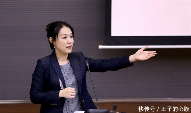 北大美女教授史蛟开课时座无虚席，34岁未婚学生很焦虑