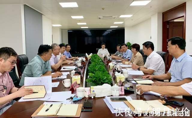 辞职|公务员辞职下海卖鸭，靠电脑配件年赚70亿，生活奢靡，酒只喝拉菲