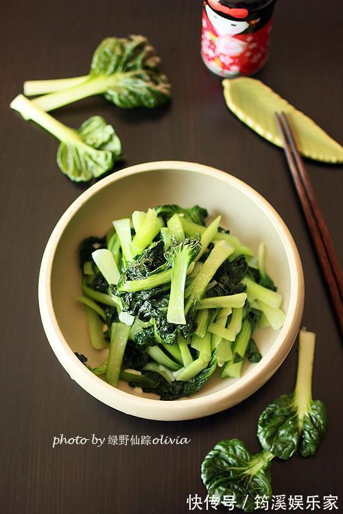 炒青菜不出水不变黄小秘诀,色泽鲜亮又好吃