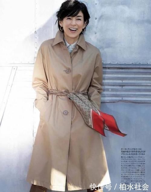 细节感|五六十岁也可以美得很出众,学学这位日本妈妈的穿衣,简单又高级