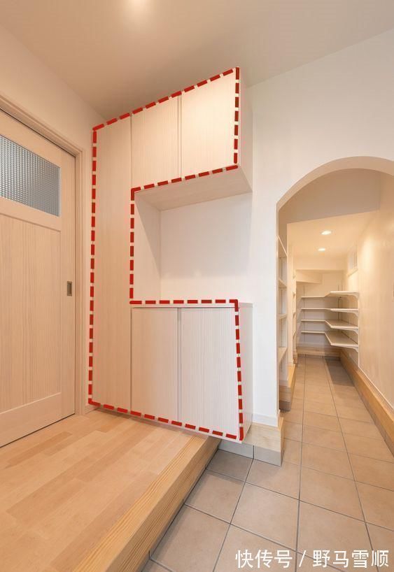 设计|日本的玄关设计太值得学习了,下沉5公分,柜子一半悬空一半落地