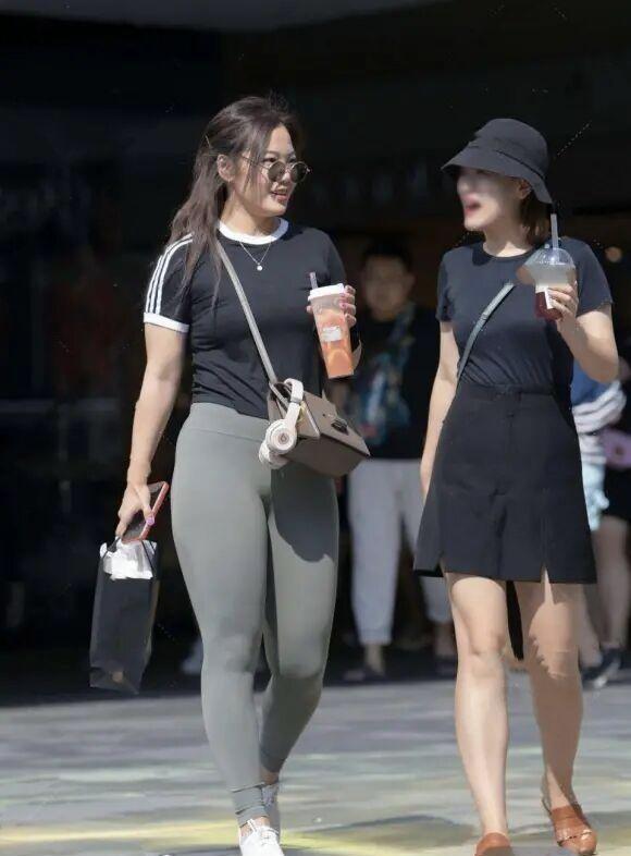 身材苗条|“大象腿”选择穿健美裤?还是免了吧,弄不好丢了夫人又折兵!