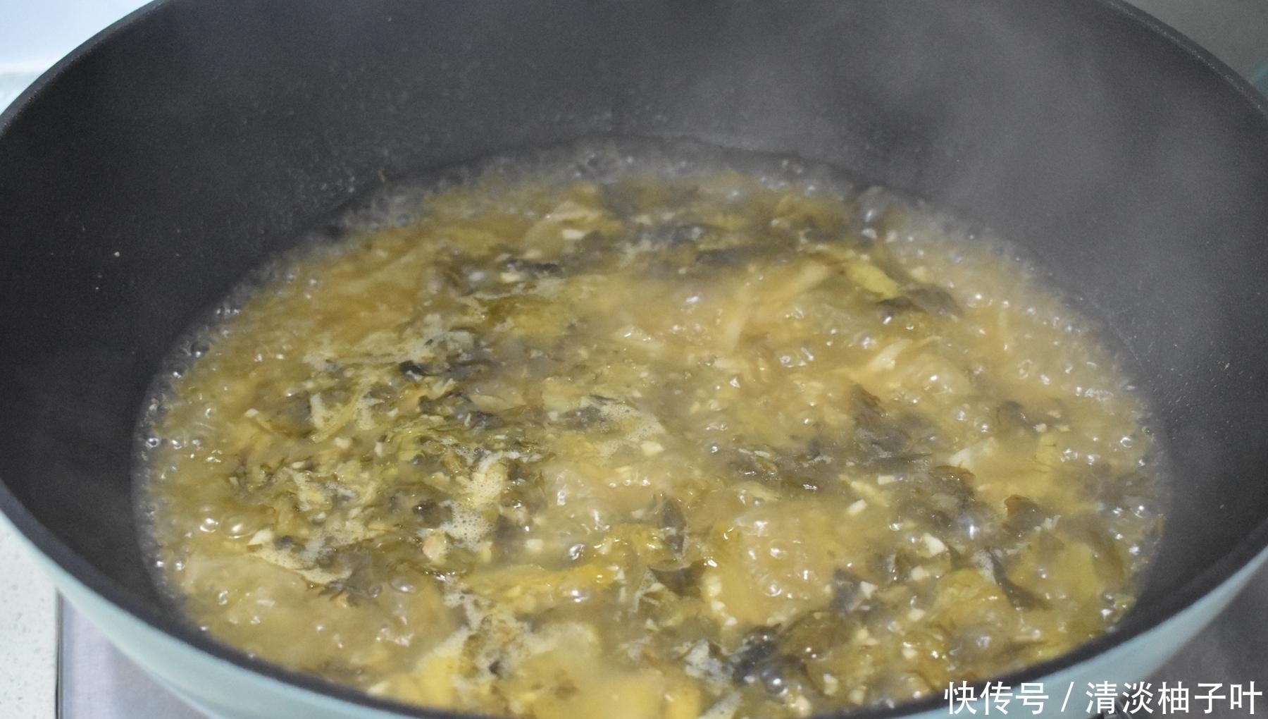 生活|2人2菜1汤的午餐,酸菜鱼和排骨汤荤素搭配滋味无穷,认真生活