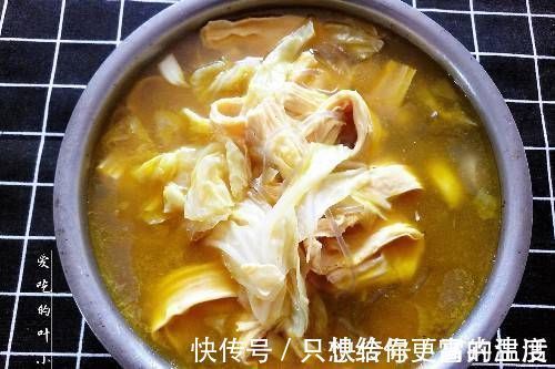 全家人素食晚餐，四菜一汤，美味健康，全家人都吃饱了