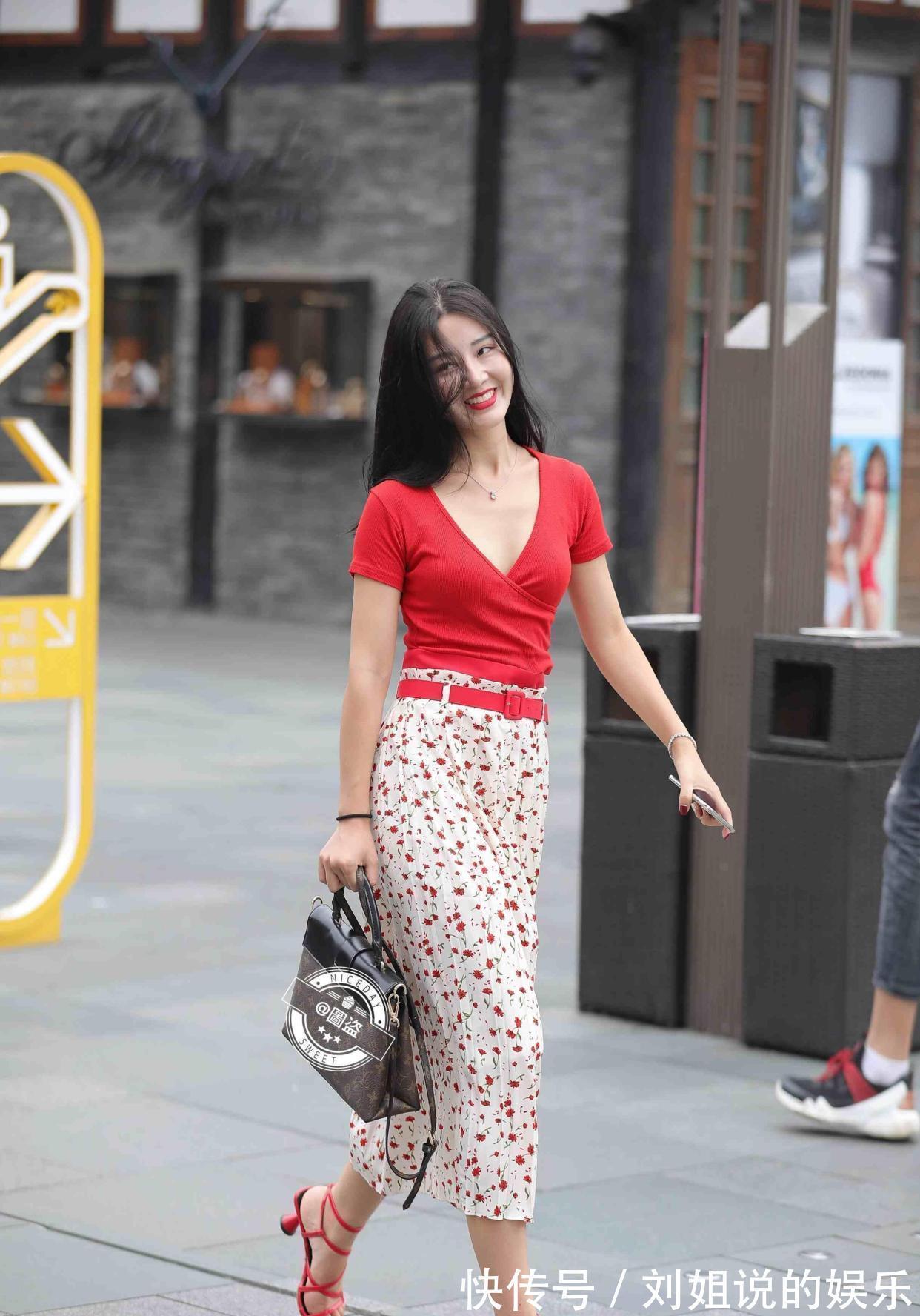 连衣裙|美丽优雅的连衣裙穿搭更显文雅范,彰显民国名媛风采,时尚十足