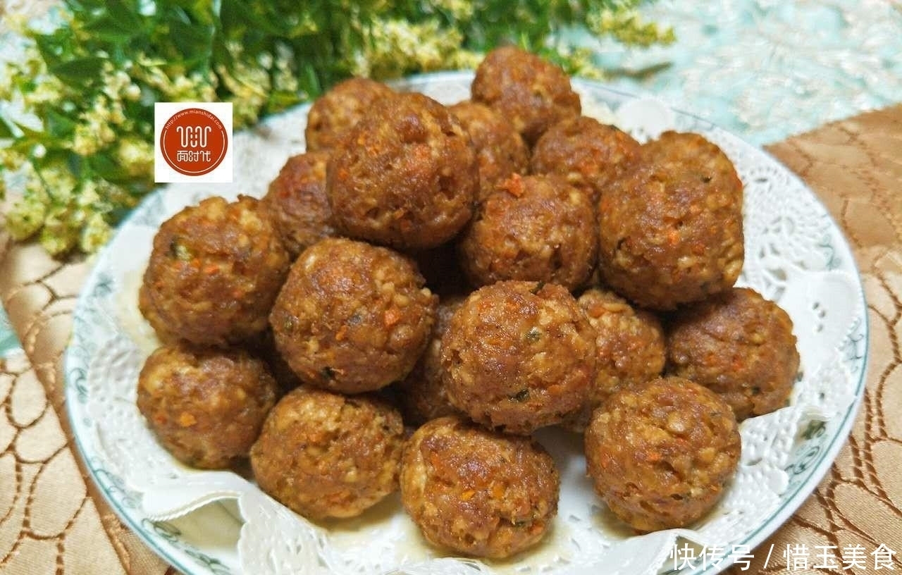 我炸的豆腐丸子香又嫩，怎么吃都不腻，边炸边吃，端上桌都快没了