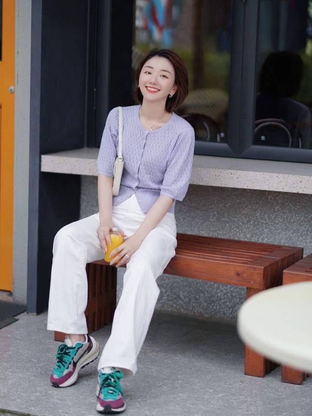 女孩子|秋季,针织衫配半身裙高级洋气,让你可咸可甜,秒变初恋女友模样