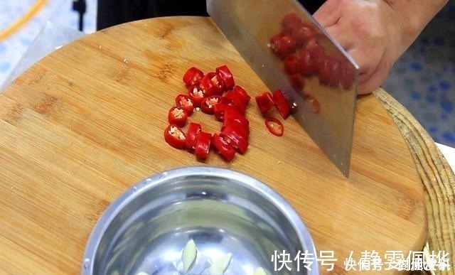 焯水|炒苦瓜时，有人焯水有人直接炒饭店大厨缺了这1步、咋炒都苦