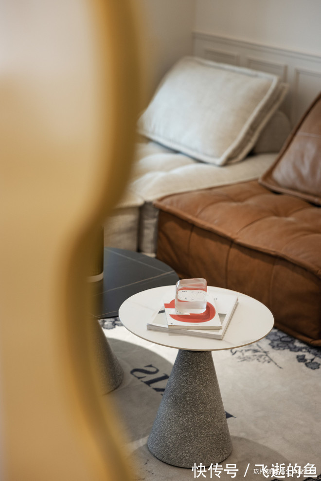 连通性|90㎡简约三居,秋日暖阳中的侘寂之美