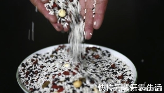 魔芋|出现便秘太痛苦？用这2招让你轻松排便，远离便秘