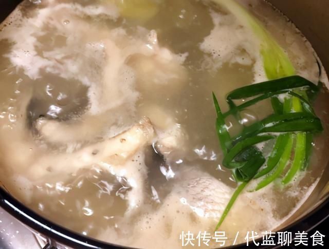 豆腐|炖鱼汤时,记住“2放2不放”技巧,鱼汤奶白无腥味,鲜香十足