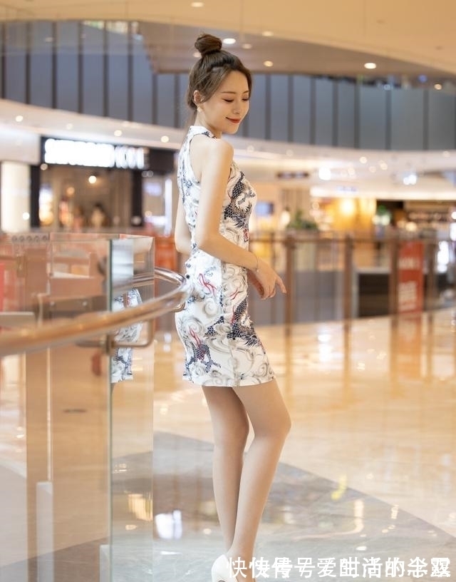 小姐姐 夏日别致旗袍装，充满古色古香的纹路，尽显温婉之美